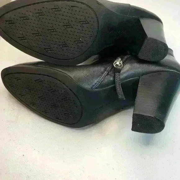 Adrienne Vittadini AV-Beach Womens Size 9 Black Leather Ankle Bootie Zip Sides - Picture 7 of 10